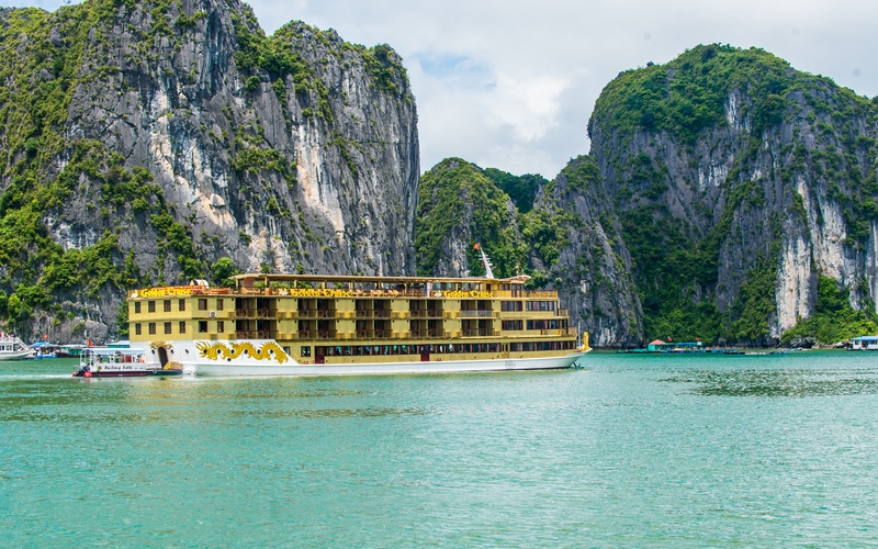 Holiday on Golden cruise halong 2D/1N