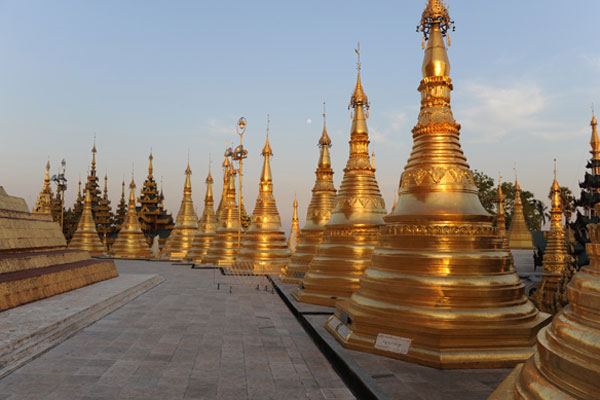 Visit Shwedagon Pagoda in Myanmar