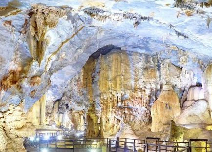 PARADISE CAVE IN QUẢNG BÌNH PROVINCE